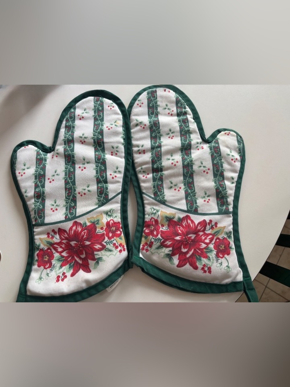 CAMBRIDGE KITCHEN PRODUCTS FLORAL OVEN MITTS